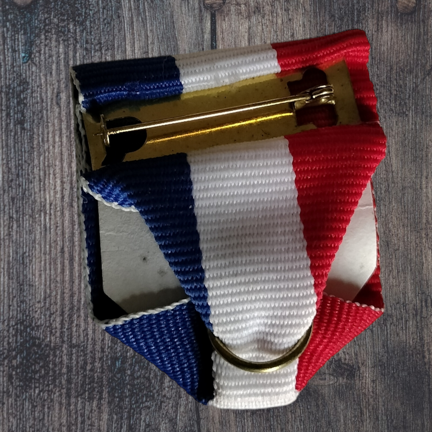 Medal drape pin