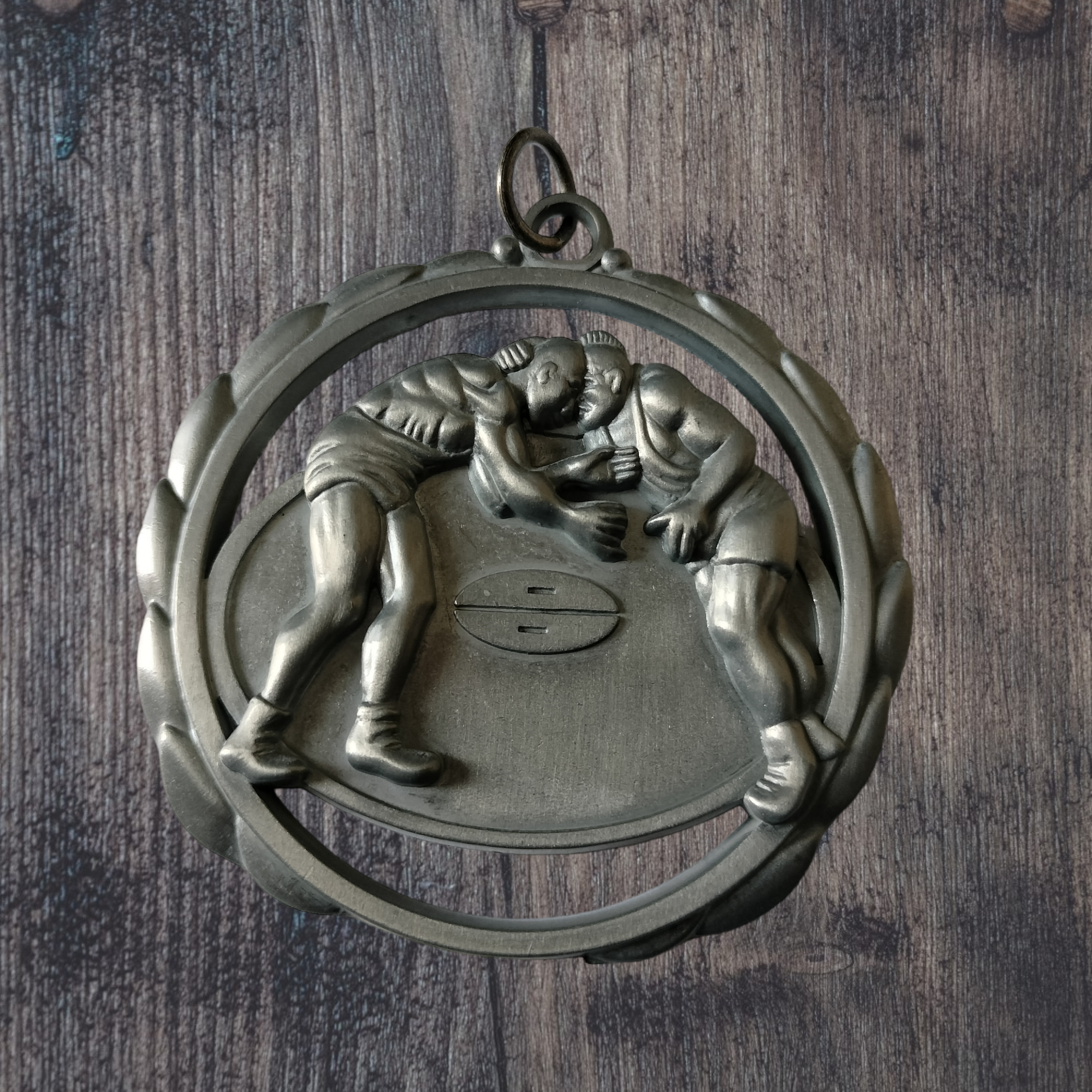Wrestling cutout medal